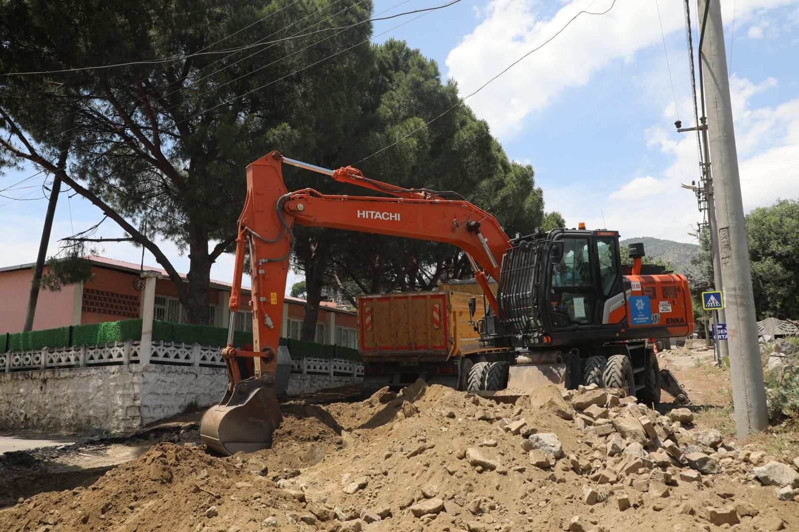 KUYUCAK'TA YOL YENİLEME ÇALIŞMASI 