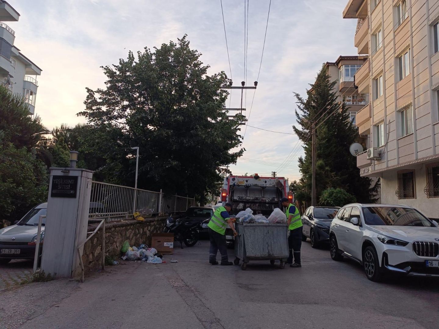 ORHANGAZİ’DE HER MAHALLEYE EŞİT VE PLANLI TEMİZLİK HİZMETİ 