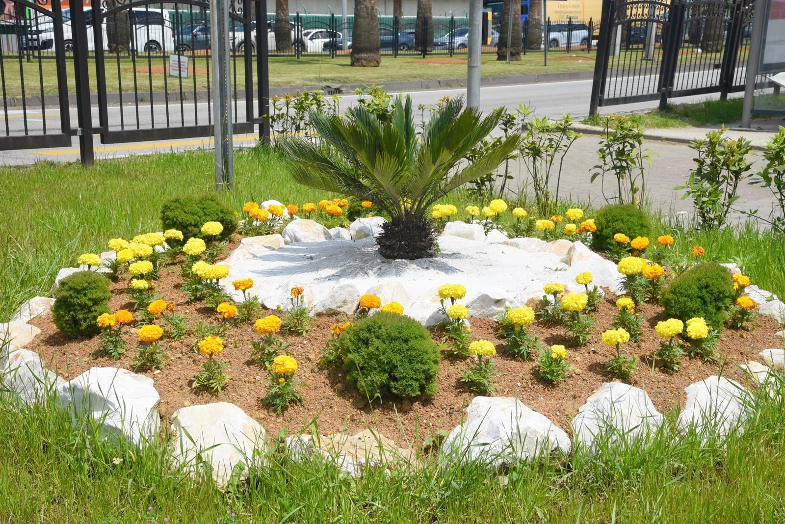 PARK VE BAHÇELERDE YAZ MESAİSİ