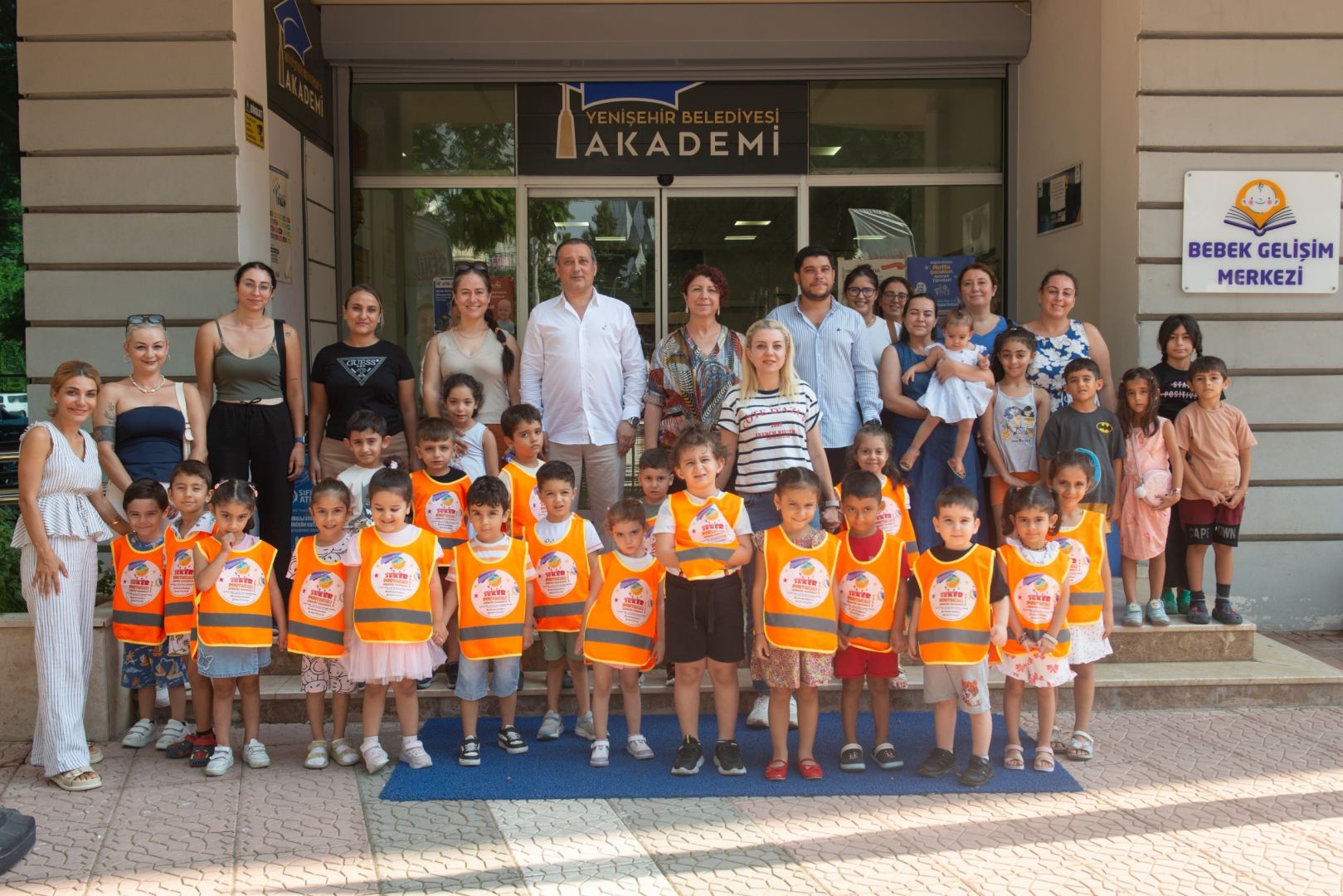 “GÜÇLÜ AİLELER, MUTLU ÇOCUKLAR, AYDINLIK YARINLAR” 