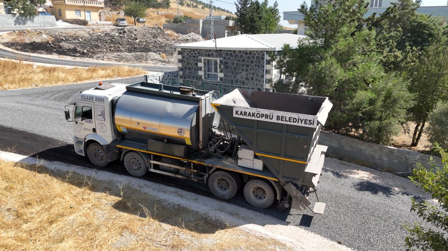 KARAKÖPRÜ’NÜN KIRSAL YOLLARINDA ÇALIŞMALAR SÜRÜYOR
