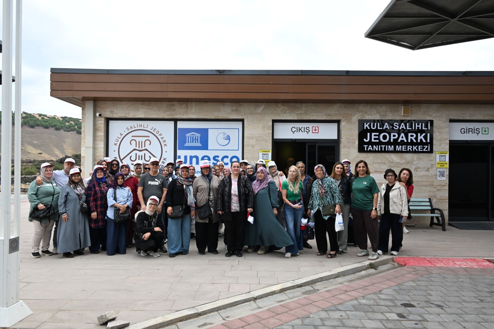 VATANDAŞLAR KULA’YI YÜRÜYEREK KEŞFETTİ 